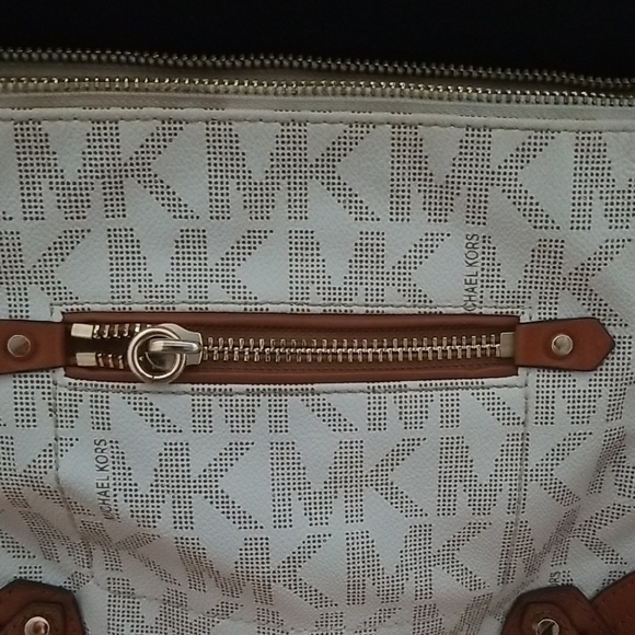 Michael Kors Brown and Cream Crossbody Leather Bag - Picture 8 of 11